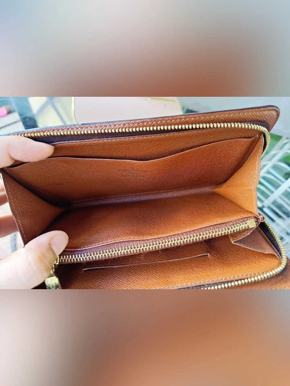 LOUIS VUITTON